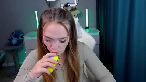 Snapshot of hottease_pvt chatting on 09-20-25, 04:41 hello Im Eva online show from 09-20-25, 04:41