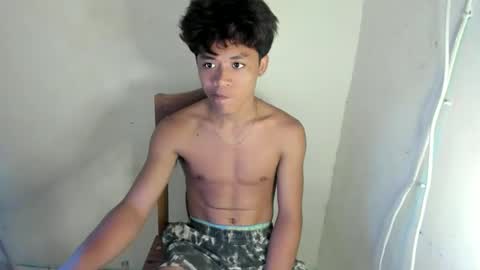 Snapshot of hottie_migs chatting on 04-12-26, 04:28 hottie_migs online show from 04-12-26, 04:28