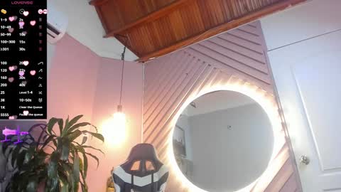 Snapshot of hottie_mine_ chatting on 01-24-25, 12:09 2pm - 9pm GMT-5 online show from 01-24-25, 12:09