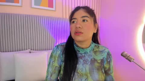 Snapshot of hottie_mine_ chatting on 10-22-25, 11:32 2pm - 9pm GMT-5 online show from 10-22-25, 11:32