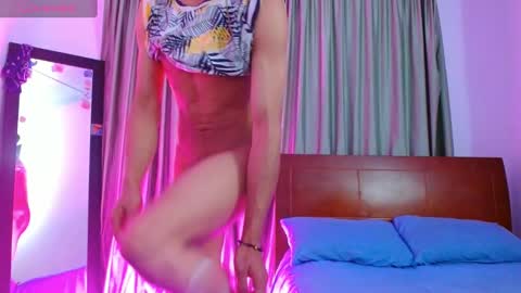 Snapshot of hottieboycrazy chatting on 02-11-25, 12:38 stiven online show from 02-11-25, 12:38