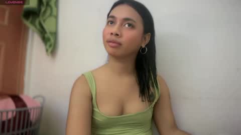 Snapshot of hottiescummerx chatting on 04-21-26, 03:17 N I C A online show from 04-21-26, 03:17