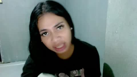 Snapshot of hottiescummerx chatting on 07-05-26, 05:53 N I C A online show from 07-05-26, 05:53