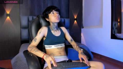Snapshot of hottiesjuls chatting on 05-27-26, 06:38 Juls online show from 05-27-26, 06:38