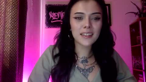 Snapshot of hottietat4u chatting on 02-17-25, 04:48 Tat  online show from 02-17-25, 04:48
