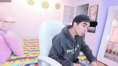hottiie_guy online show from 10-28-25, 06:21