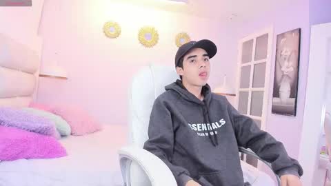 hottiie_guy online show from 11-12-25, 12:16