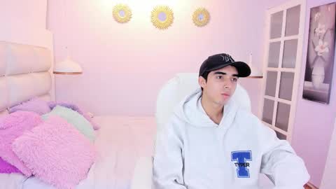 hottiie_guy online show from 11-13-25, 06:29