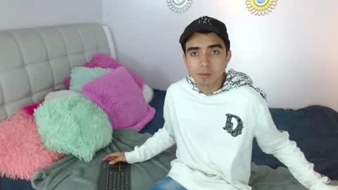 hottiie_guy online show from 11-22-25, 12:15