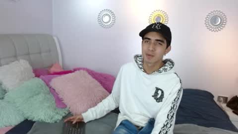 hottiie_guy online show from 11-28-25, 06:10
