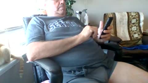 Snapshot of hottop_1981 chatting on 07-27-26, 12:39 Hottop 1981 online show from 07-27-26, 12:39