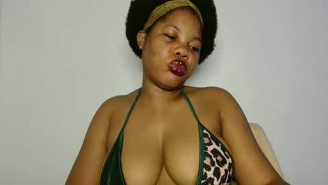 hotty_lora889 online show from 04-21-26, 08:09