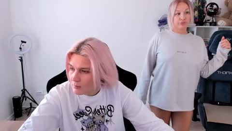 Snapshot of hottyblonds chatting on 10-18-25, 10:16 Nessie and Jessie online show from 10-18-25, 10:16