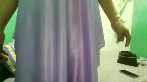 Snapshot of hotwetmommaxxx chatting on 11-10-25, 11:37 hotwetmommaxxx online show from 11-10-25, 11:37