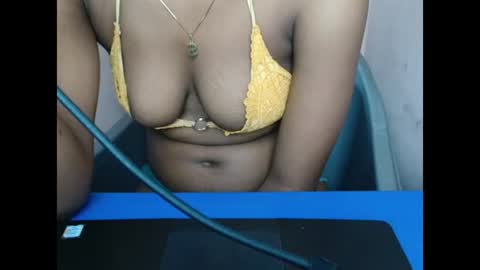 Snapshot of hotxxebony chatting on 04-28-26, 02:27 hotxxebony online show from 04-28-26, 02:27