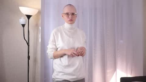 Snapshot of howdy_baldy chatting on 10-27-25, 06:06 Eva online show from 10-27-25, 06:06