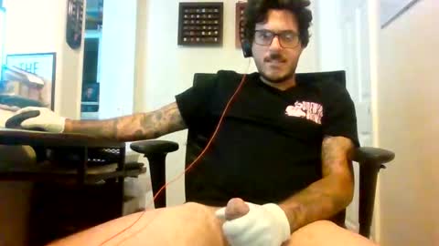 Snapshot of hoyosjay68 chatting on 11-12-25, 01:00 Jay.....jayhoe878 SC online show from 11-12-25, 01:00