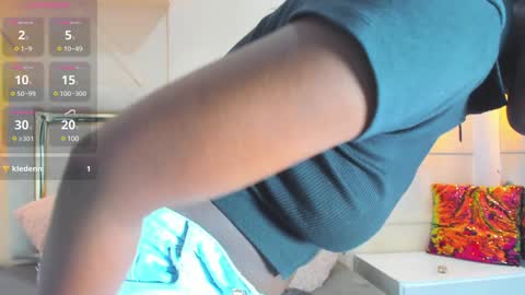 Snapshot of huddah_cam chatting on 12-29-24, 11:29 huddah online show from 12-29-24, 11:29