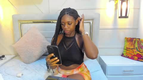 Snapshot of huddah_cam chatting on 01-24-25, 11:37 huddah online show from 01-24-25, 11:37