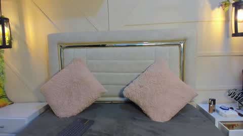 Snapshot of huddah_cam chatting on 01-28-25, 11:38 huddah online show from 01-28-25, 11:38