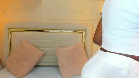 Snapshot of huddah_cam chatting on 03-01-25, 11:17 huddah online show from 03-01-25, 11:17