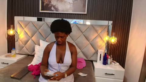 Snapshot of huddah_cam chatting on 09-16-25, 11:11 huddah online show from 09-16-25, 11:11
