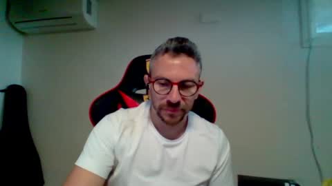 Snapshot of huge__cumshot chatting on 04-05-26, 02:25 huge__cumshot online show from 04-05-26, 02:25