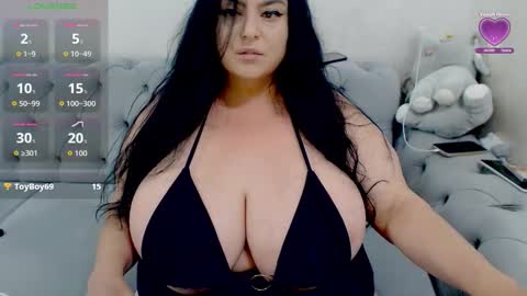 Snapshot of hugeboobsella chatting on 05-13-26, 09:44 Erica online show from 05-13-26, 09:44