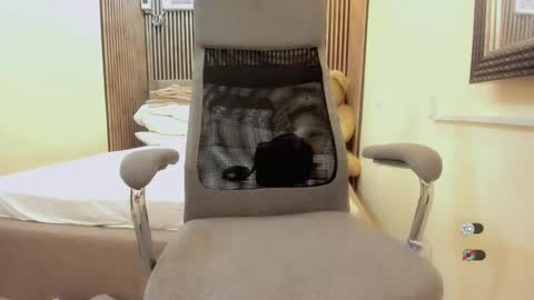 Queen karen grey online show from 12-27-24, 07:29