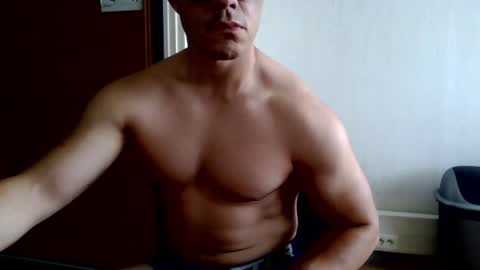 Snapshot of hughjaegg chatting on 06-10-26, 12:04 hughjaegg online show from 06-10-26, 12:04