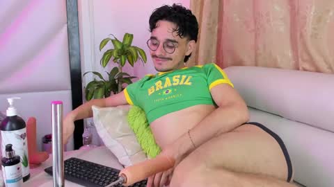 Snapshot of hugo_cooper chatting on 01-27-25, 05:25 HUGO online show from 01-27-25, 05:25