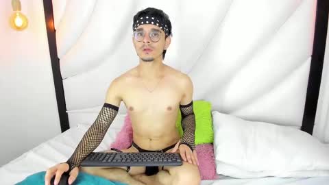 Snapshot of hugo_cooper chatting on 02-24-25, 03:33 HUGO online show from 02-24-25, 03:33