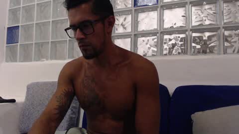 Snapshot of hugoanzola chatting on 03-02-25, 07:43 Colombian Milkman online show from 03-02-25, 07:43
