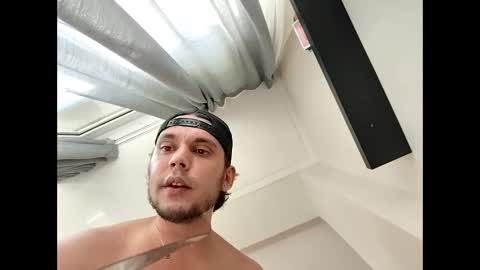 hugoespada1 online show from 04-26-26, 11:41