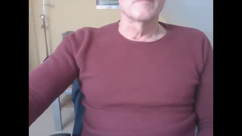 Snapshot of hundeleine chatting on 02-28-25, 10:41 hundeleine online show from 02-28-25, 10:41