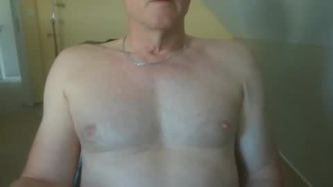 Snapshot of hundeleine chatting on 05-04-26, 06:42 hundeleine online show from 05-04-26, 06:42