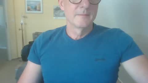 Snapshot of hundeleine chatting on 06-02-26, 07:43 hundeleine online show from 06-02-26, 07:43