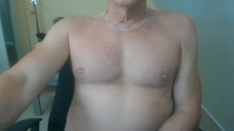 Snapshot of hundeleine chatting on 06-22-26, 12:24 hundeleine online show from 06-22-26, 12:24