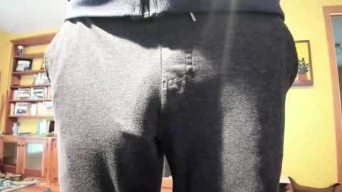 Snapshot of hung_hot_fit10 chatting on 12-31-24, 10:56 Big uncut cock dripping online show from 12-31-24, 10:56