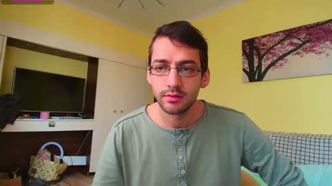 Snapshot of hungeddy chatting on 12-16-25, 08:52 Eddy online show from 12-16-25, 08:52