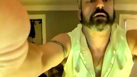 Snapshot of hungitalian40 chatting on 05-09-26, 01:38 hungitalian40 online show from 05-09-26, 01:38