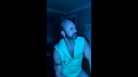 Snapshot of hungitalian40 chatting on 05-10-26, 06:18 hungitalian40 online show from 05-10-26, 06:18