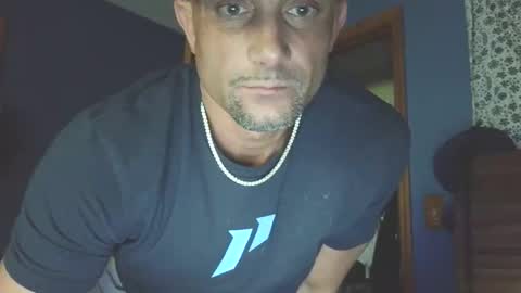 Snapshot of hunglikeray2286 chatting on 05-30-26, 05:15 hunglikeray2286 online show from 05-30-26, 05:15