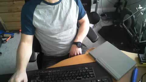 Snapshot of hungstud_again chatting on 03-05-26, 02:13 hungstud_again online show from 03-05-26, 02:13