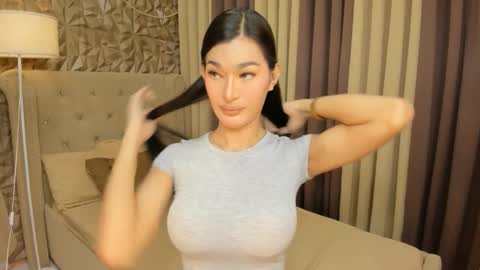 hunkhomerontop online show from 12-17-25, 07:58