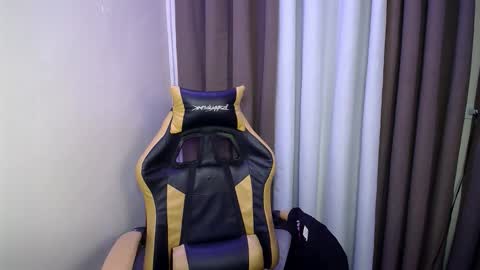 Snapshot of hunkyzeus chatting on 06-05-26, 02:23 hunkyzeus online show from 06-05-26, 02:23