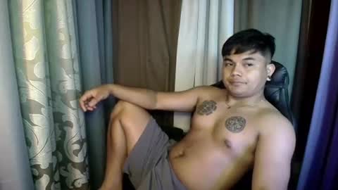Snapshot of hunkyzeus chatting on 07-12-26, 06:32 hunkyzeus online show from 07-12-26, 06:32