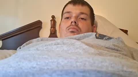 Snapshot of huntdog1221 chatting on 06-12-26, 05:56 huntdog1221 online show from 06-12-26, 05:56