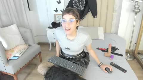 hunter exe  online show from 04-19-26, 03:50