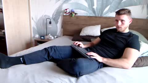 Snapshot of hunterbridges chatting on 01-04-25, 12:16 Hunter Bridges online show from 01-04-25, 12:16